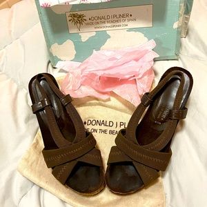 Wedge grass sandals with leather & flexible mesh uppers